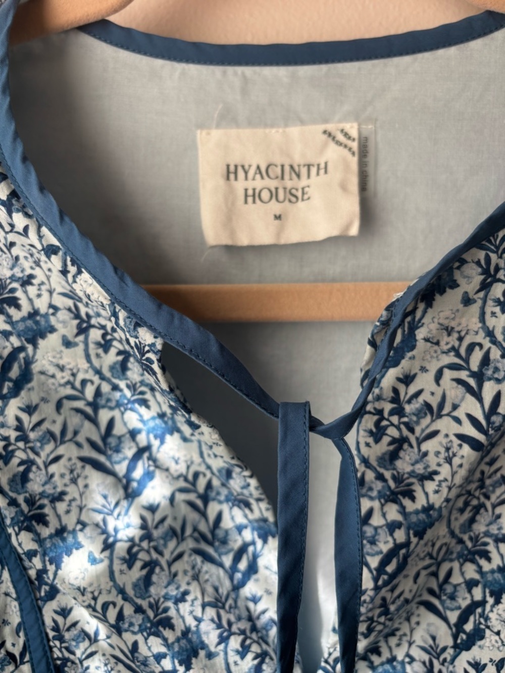 Tuckernuck Blue Floral Mini Dress Medium Coastal Grandmillennial Puff Sleeve - Picture 3 of 3